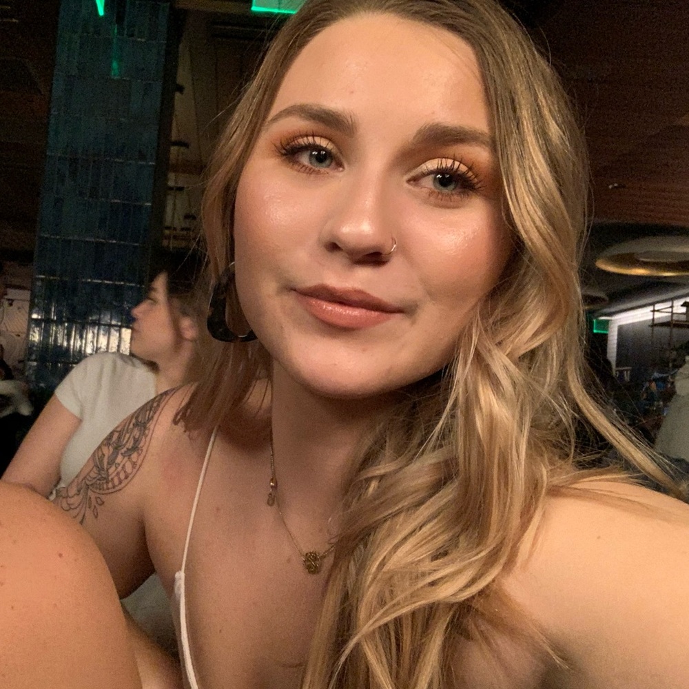 Meet your posher, Sarah ✨💐